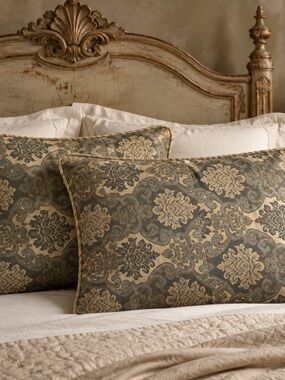 Vintage Westpoint Stevens Decorative Damask Jaqurad Medallion Pattern Standard